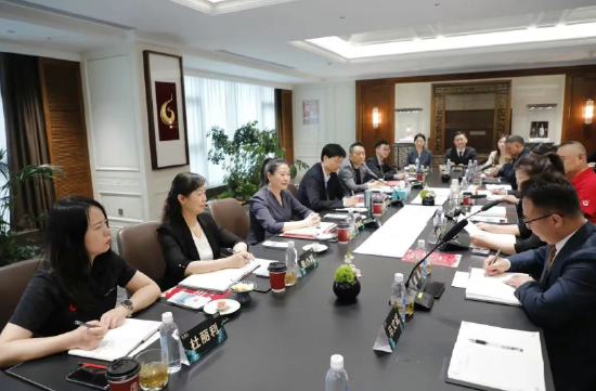 专业配资查询门户 品牌运营商推出“购西凤酒抽雅迪电动车”，张周虎给予高度评价